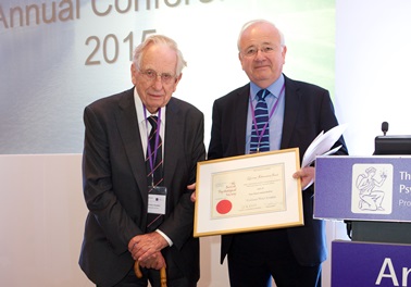 Awards-Prof P Venables - 1479 - presented by Dr Richard Mallows - photo by Tony Dale 